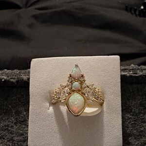 Elegant Gold and Opal Women's Ring